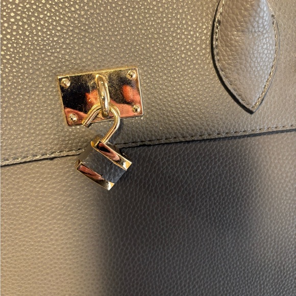 Jessie and James Gray Concealed Carry Handbag - Picture 3 of 9